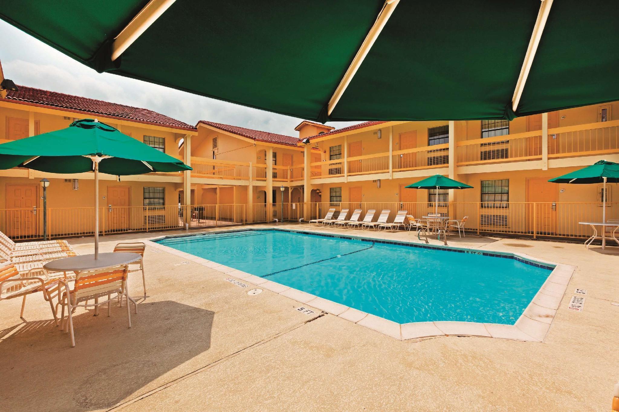 Rodeway Inn College Station Exteriör bild